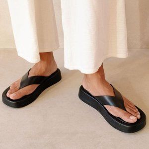 Alohas Overcast Black Leather Thong Sandals NWT EU 37 7.5 8 Like The Row Ginza